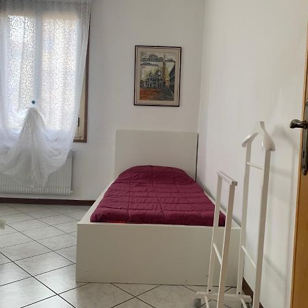 Little And Cozy Flat Near Venice Маргера Екстериор снимка